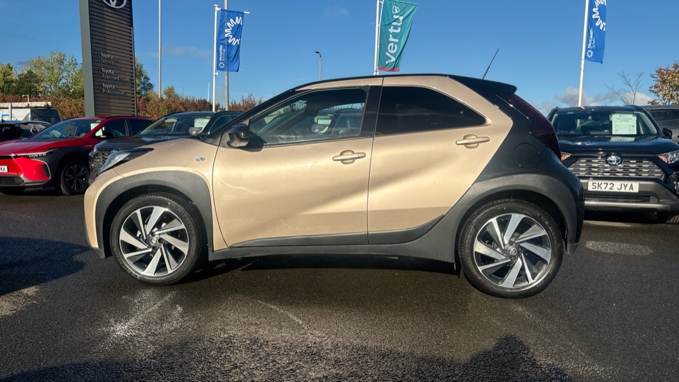 Toyota Aygo X 1.0 VVT-i Edge 5dr Petrol Hatchback - Image 24