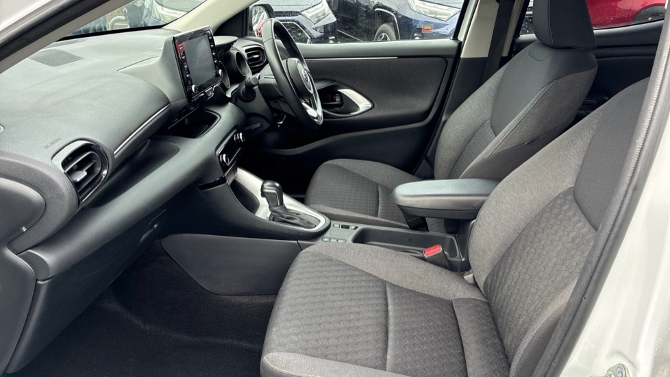 Toyota Yaris 1.5 Hybrid Design 5dr CVT Hybrid Hatchback - Image 5
