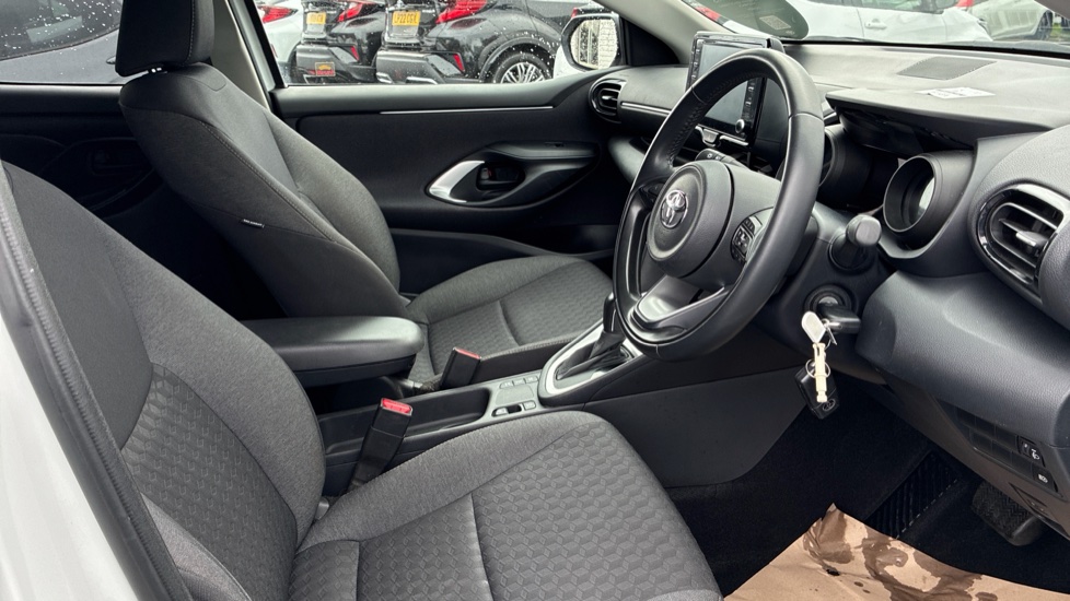 Toyota Yaris 1.5 Hybrid Design 5dr CVT Hybrid Hatchback - Image 12