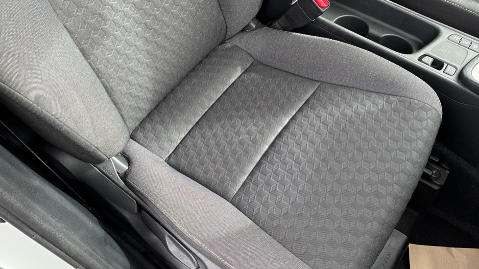 Toyota Yaris 1.5 Hybrid Design 5dr CVT Hybrid Hatchback - Image 17