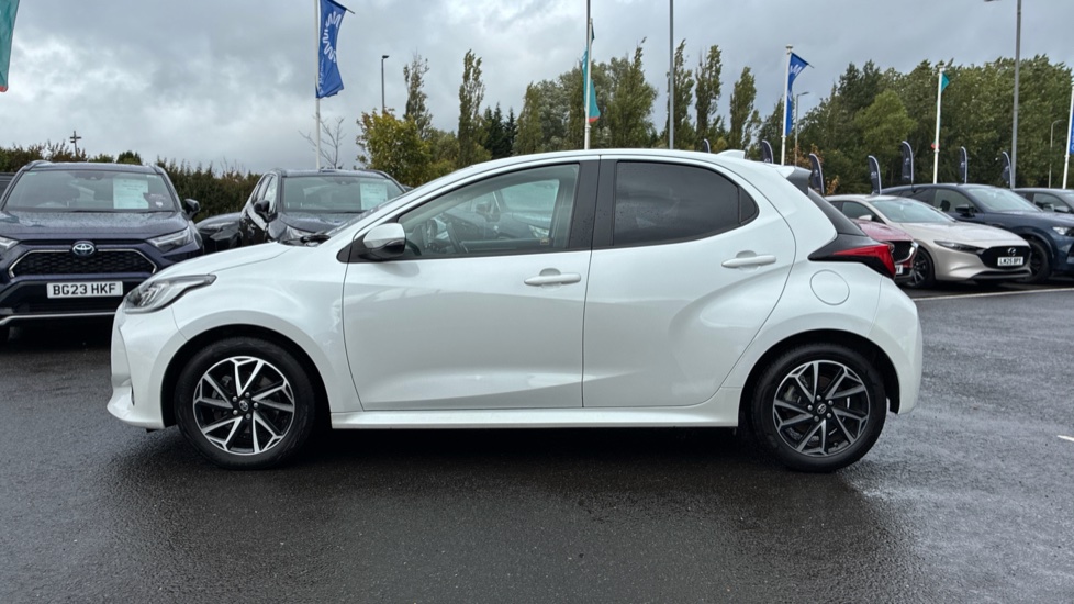 Toyota Yaris 1.5 Hybrid Design 5dr CVT Hybrid Hatchback - Image 24