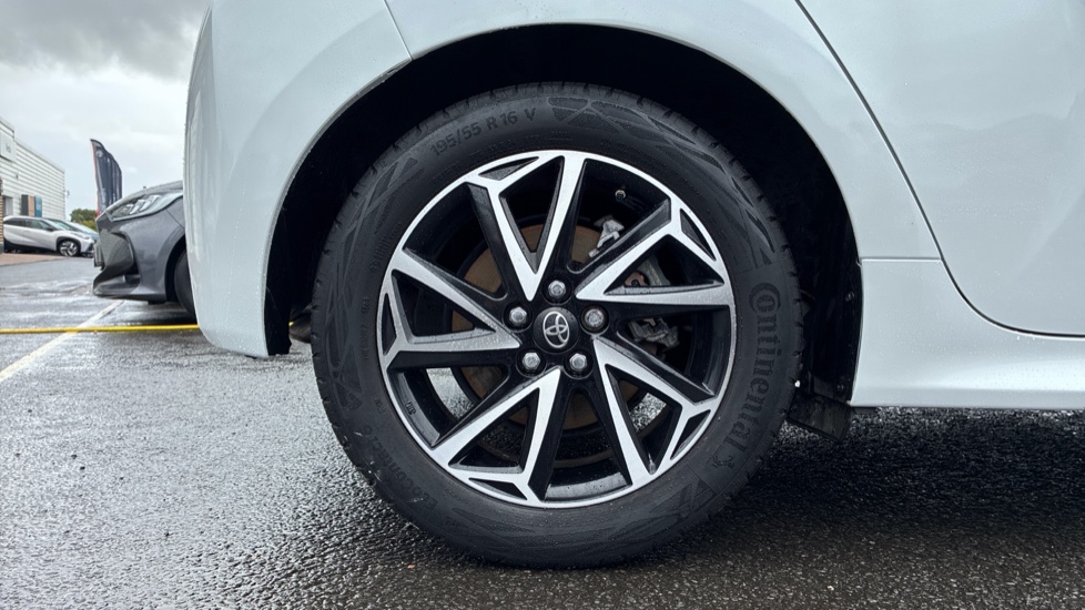 Toyota Yaris 1.5 Hybrid Design 5dr CVT Hybrid Hatchback - Image 25
