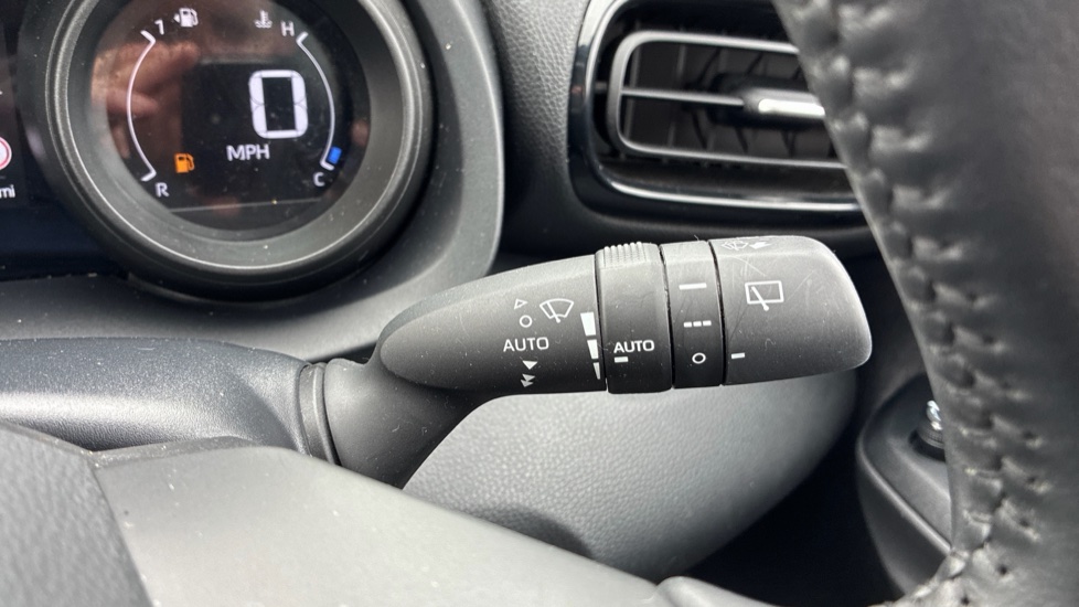 Toyota Yaris 1.5 Hybrid Design 5dr CVT Hybrid Hatchback - Image 33