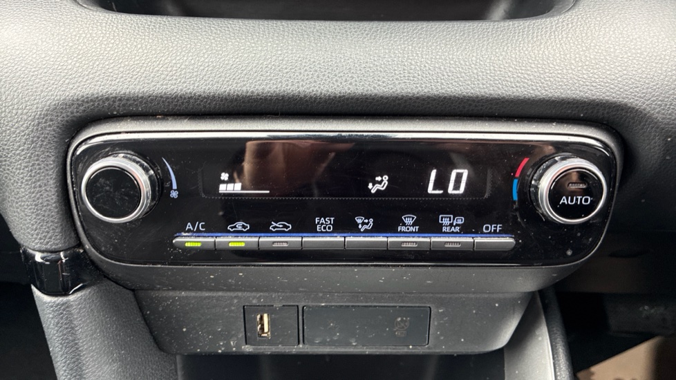 Toyota Yaris 1.5 Hybrid Design 5dr CVT Hybrid Hatchback - Image 34