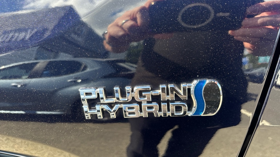 Toyota RAV4 2.5 PHEV Dynamic 5dr CVT Estate - Image 29