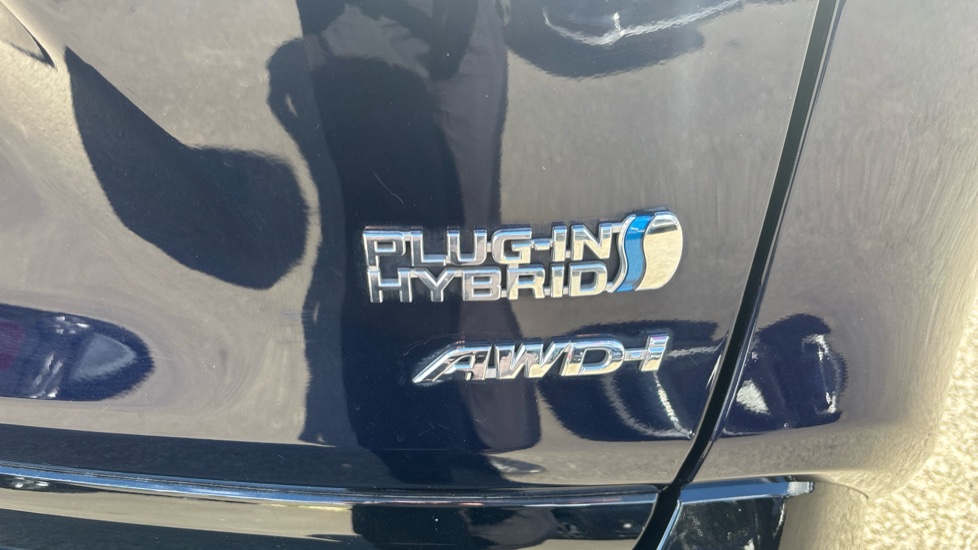 Toyota RAV4 2.5 PHEV Dynamic 5dr CVT Estate - Image 32
