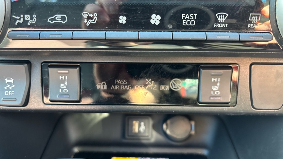 Toyota RAV4 2.5 PHEV Dynamic 5dr CVT Estate - Image 38