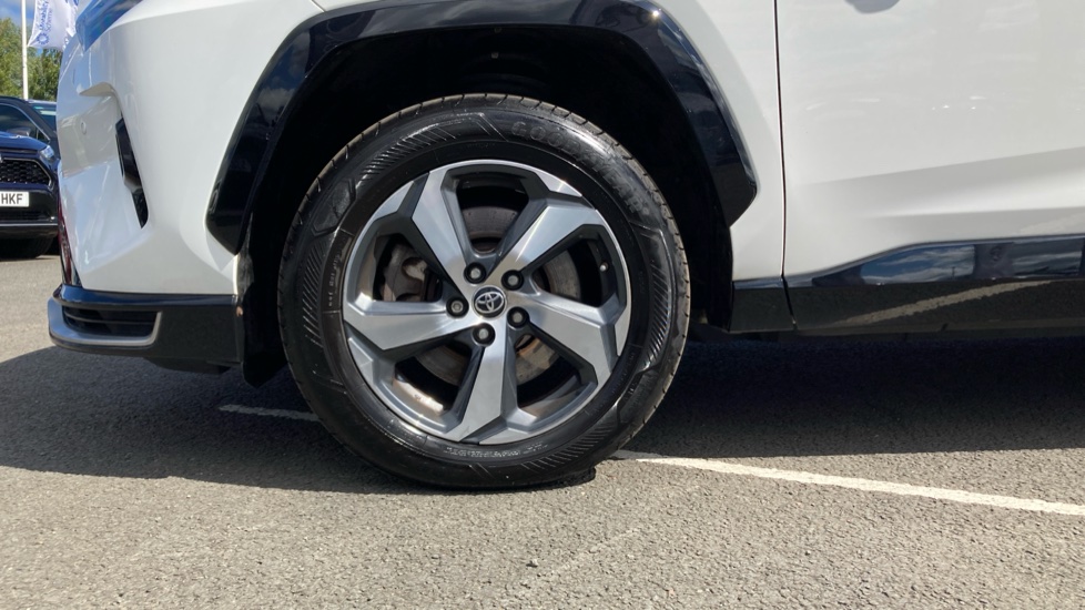 Toyota RAV4 2.5 PHEV Design 5dr CVT Estate - Image 25