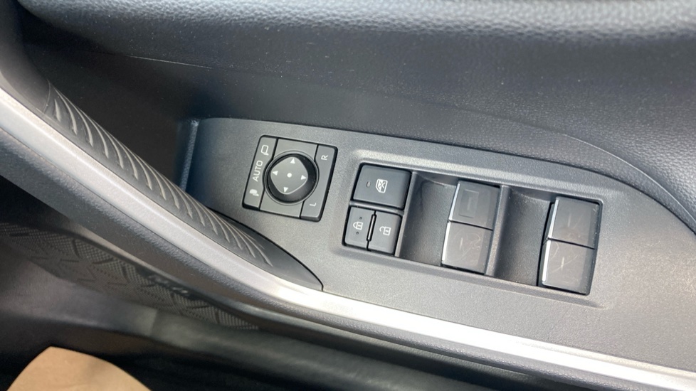Toyota RAV4 2.5 PHEV Design 5dr CVT Estate - Image 40