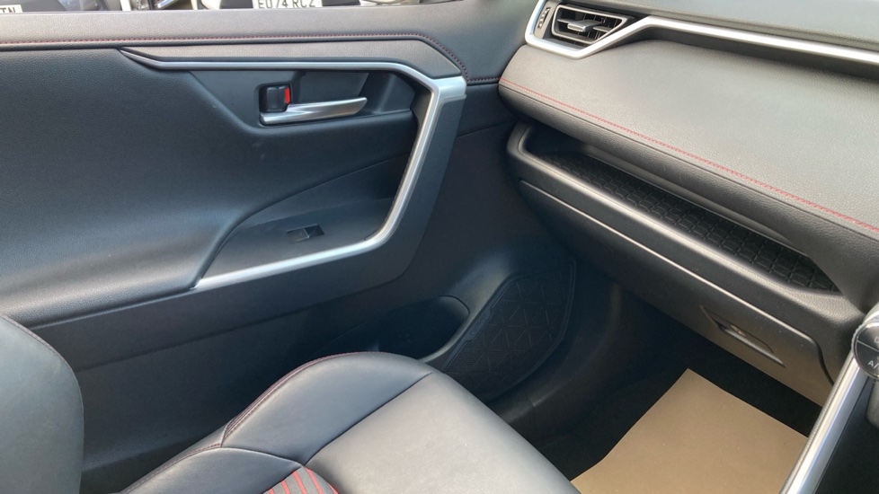 Toyota RAV4 2.5 PHEV Design 5dr CVT Estate - Image 41