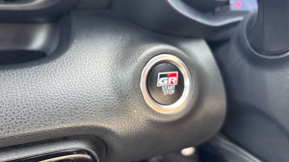 Toyota Yaris 1.5 Hybrid GR Sport 5dr CVT Hybrid Hatchback - Image 16