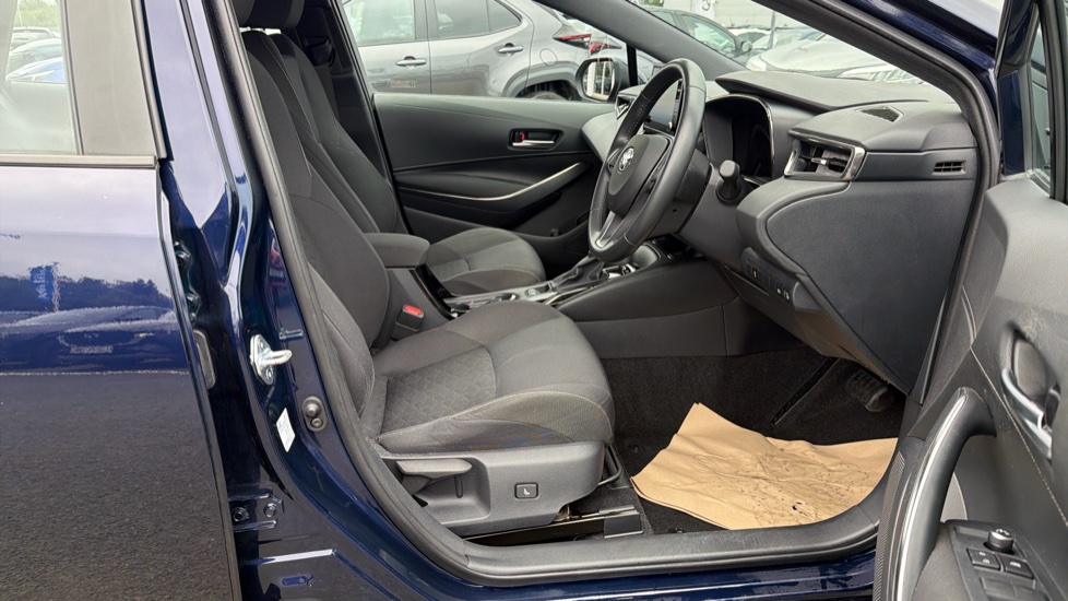 Toyota Corolla 1.8 VVT-i Hybrid Icon 5dr CVT Hybrid Estate - Image 12