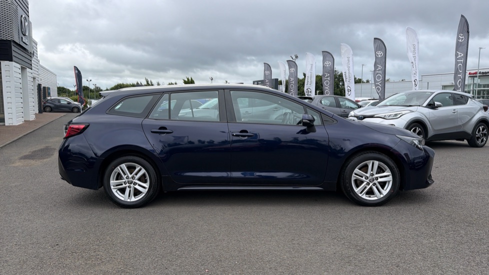 Toyota Corolla 1.8 VVT-i Hybrid Icon 5dr CVT Hybrid Estate - Image 23