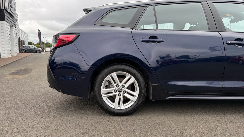 Toyota Corolla 1.8 VVT-i Hybrid Icon 5dr CVT Hybrid Estate - Image 25