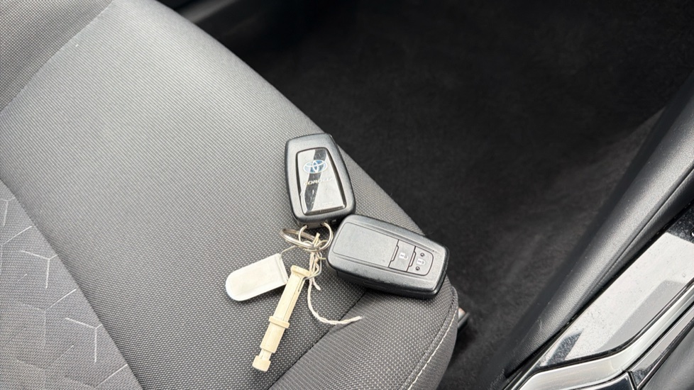 Toyota Corolla 1.8 VVT-i Hybrid Icon 5dr CVT Hybrid Estate - Image 28