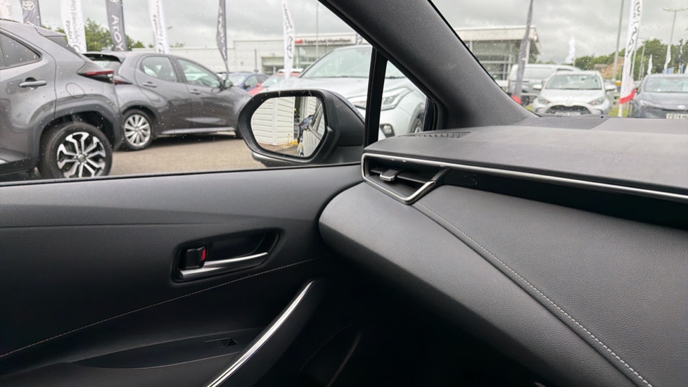 Toyota Corolla 1.8 VVT-i Hybrid Icon 5dr CVT Hybrid Estate - Image 43