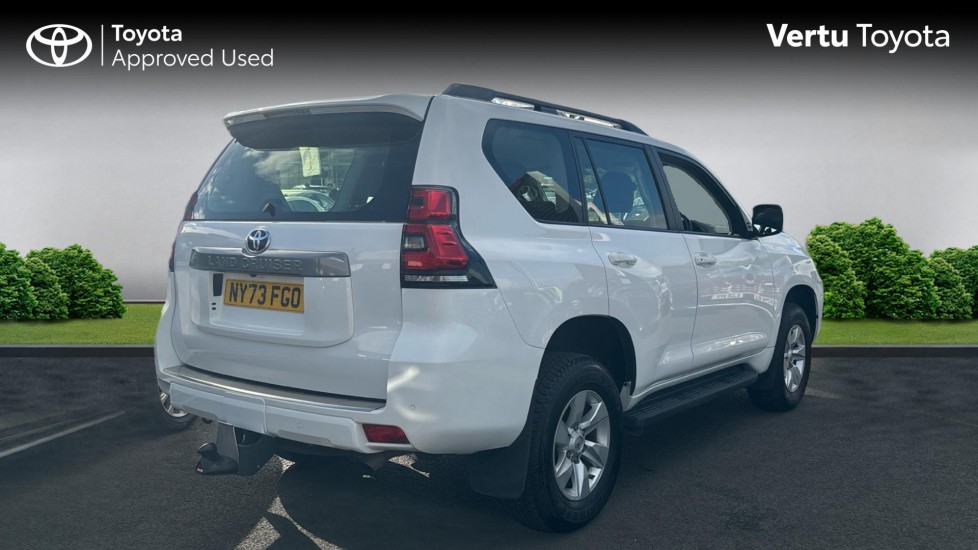 Toyota Land Cruiser 2.8 D-4D 204 Active 5dr Auto 7 Seats Diesel Station Wagon - Image 2