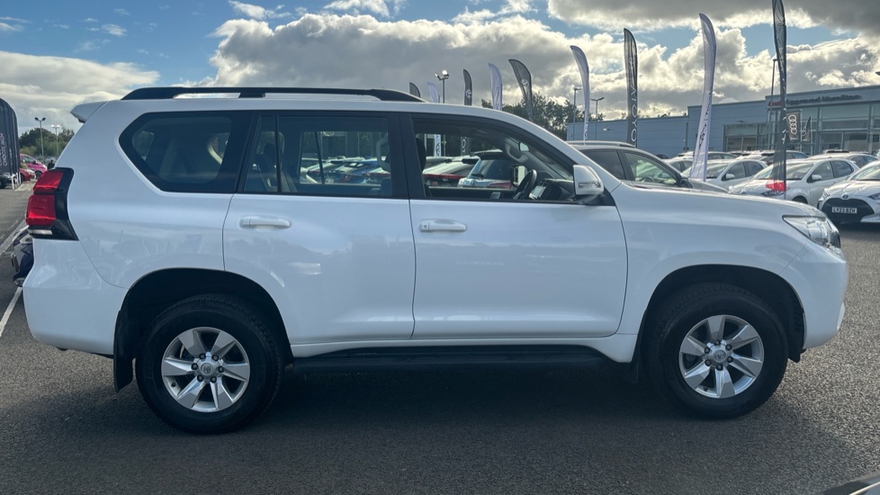 Toyota Land Cruiser 2.8 D-4D 204 Active 5dr Auto 7 Seats Diesel Station Wagon - Image 23