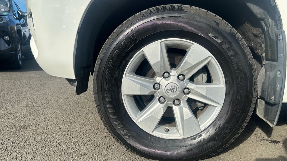 Toyota Land Cruiser 2.8 D-4D 204 Active 5dr Auto 7 Seats Diesel Station Wagon - Image 30