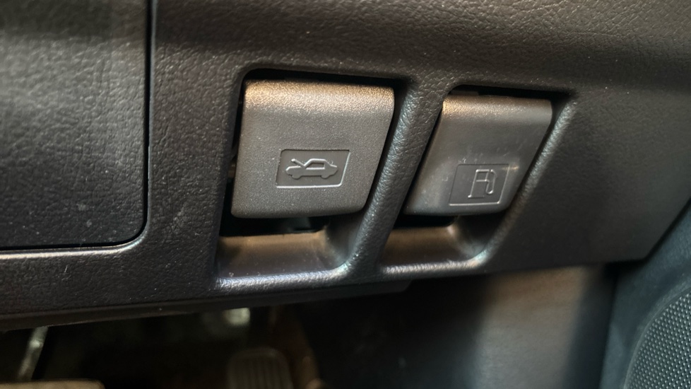 Toyota Land Cruiser 2.8 D-4D 204 Active 5dr Auto 7 Seats Diesel Station Wagon - Image 43