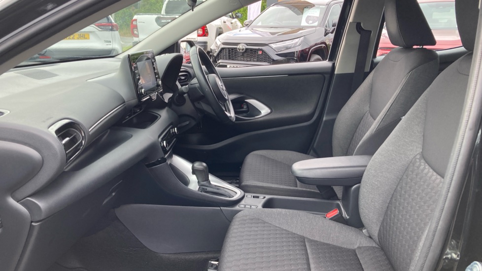 Toyota Yaris 1.5 Hybrid Icon 5dr CVT Hybrid Hatchback - Image 5