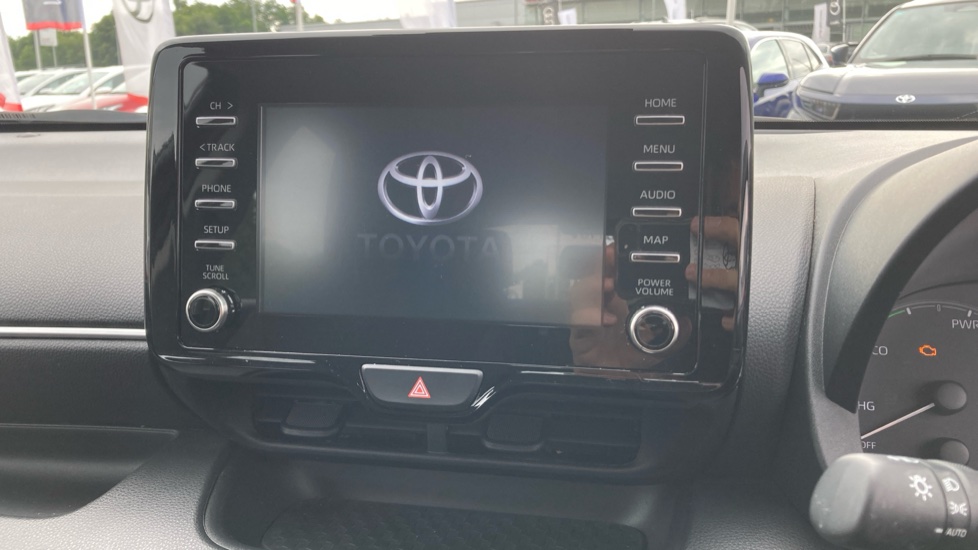 Toyota Yaris 1.5 Hybrid Icon 5dr CVT Hybrid Hatchback - Image 9