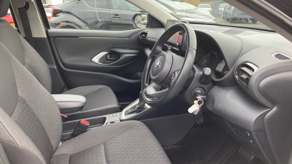 Toyota Yaris 1.5 Hybrid Icon 5dr CVT Hybrid Hatchback - Image 12