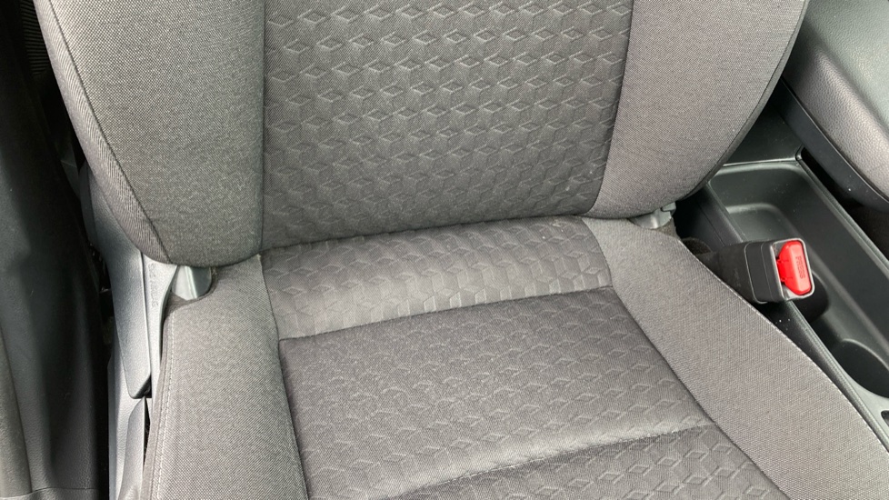 Toyota Yaris 1.5 Hybrid Icon 5dr CVT Hybrid Hatchback - Image 14