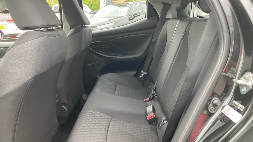Toyota Yaris 1.5 Hybrid Icon 5dr CVT Hybrid Hatchback - Image 15