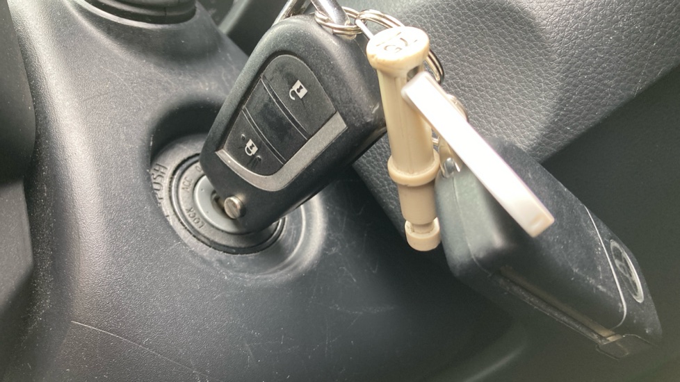 Toyota Yaris 1.5 Hybrid Icon 5dr CVT Hybrid Hatchback - Image 16