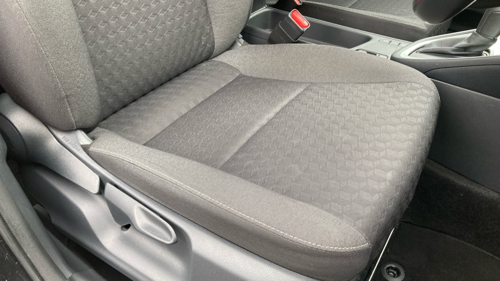 Toyota Yaris 1.5 Hybrid Icon 5dr CVT Hybrid Hatchback - Image 17