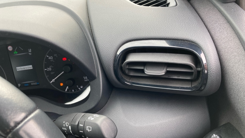 Toyota Yaris 1.5 Hybrid Icon 5dr CVT Hybrid Hatchback - Image 40