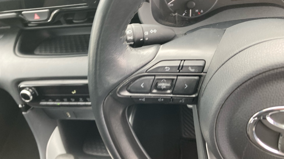 Toyota Yaris 1.5 Hybrid Icon 5dr CVT Hybrid Hatchback - Image 41