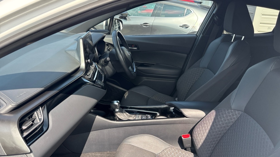 Toyota C-HR 1.8 Hybrid Design 5dr CVT Hybrid Hatchback - Image 5
