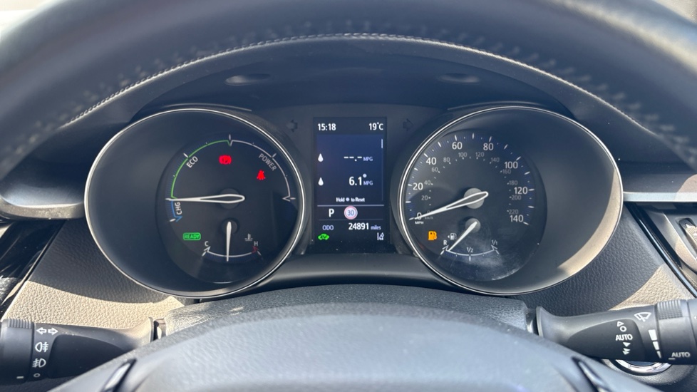 Toyota C-HR 1.8 Hybrid Design 5dr CVT Hybrid Hatchback - Image 11