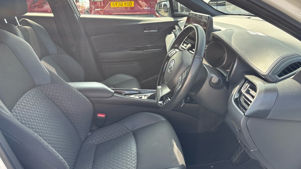 Toyota C-HR 1.8 Hybrid Design 5dr CVT Hybrid Hatchback - Image 12