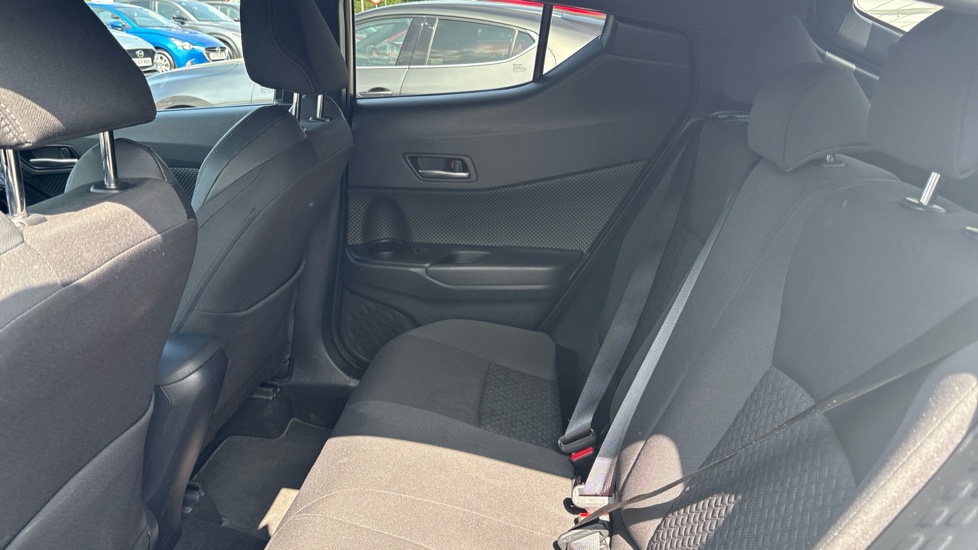 Toyota C-HR 1.8 Hybrid Design 5dr CVT Hybrid Hatchback - Image 15