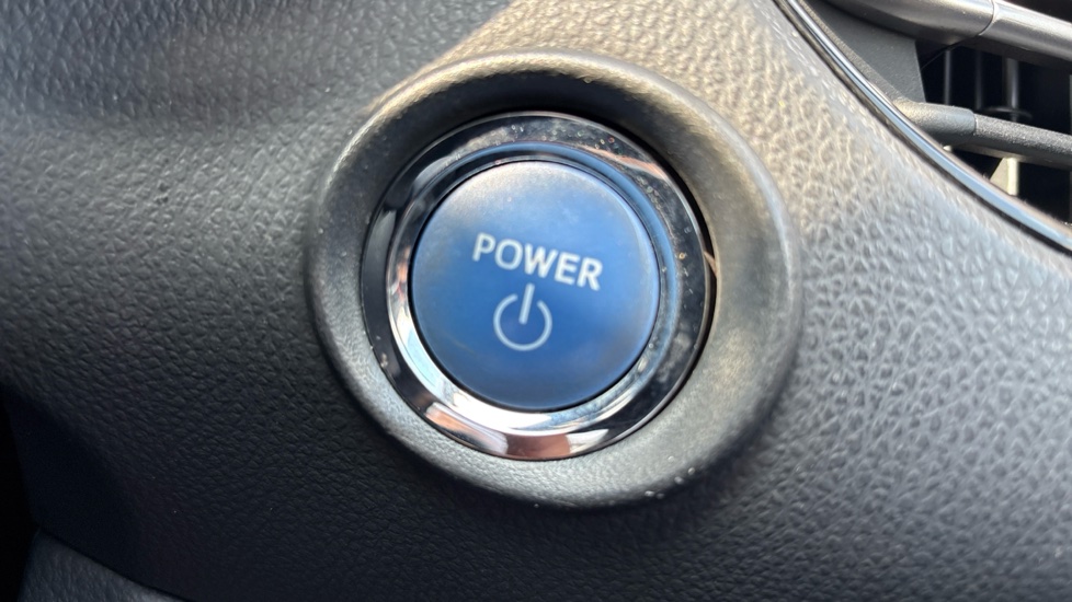 Toyota C-HR 1.8 Hybrid Design 5dr CVT Hybrid Hatchback - Image 16