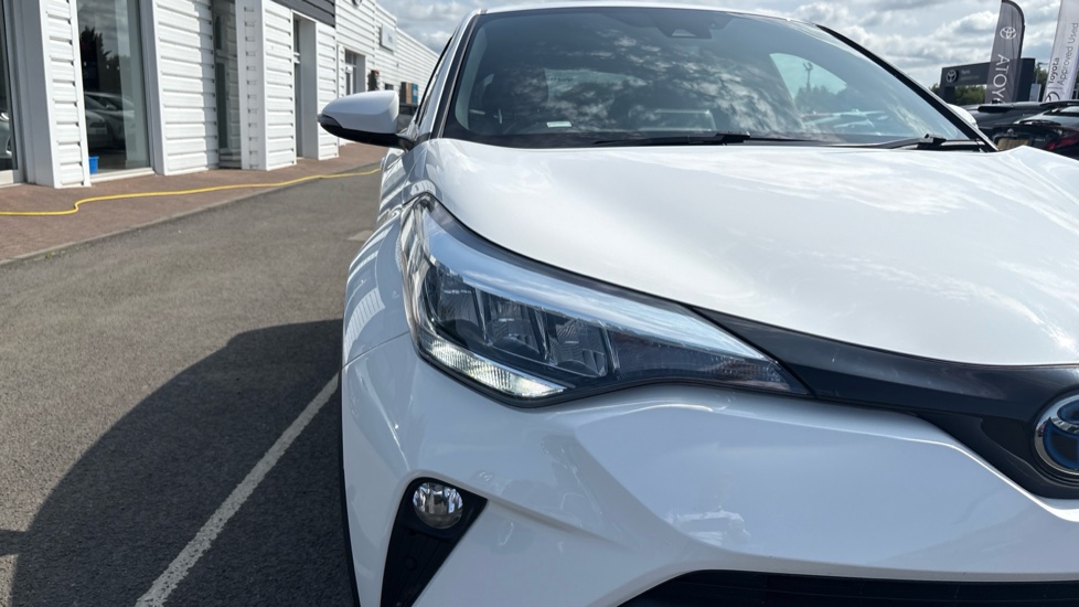 Toyota C-HR 1.8 Hybrid Design 5dr CVT Hybrid Hatchback - Image 20