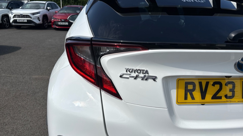 Toyota C-HR 1.8 Hybrid Design 5dr CVT Hybrid Hatchback - Image 21