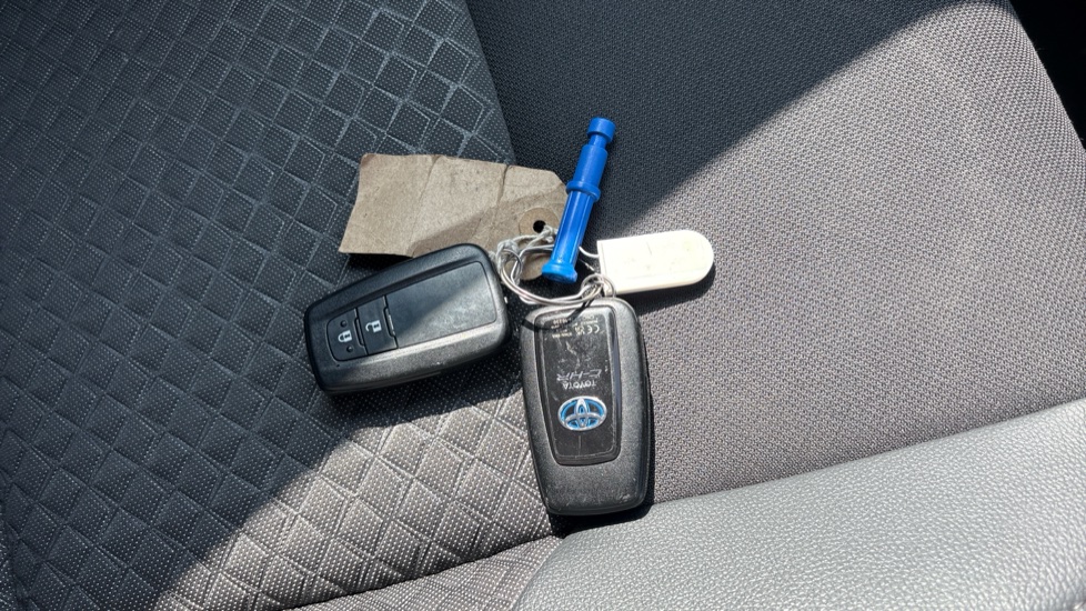 Toyota C-HR 1.8 Hybrid Design 5dr CVT Hybrid Hatchback - Image 28