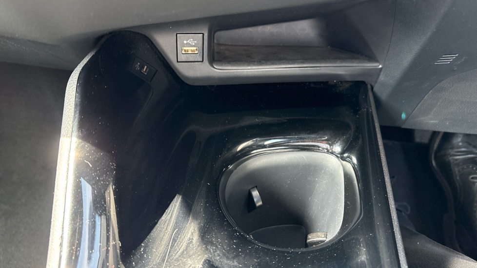 Toyota C-HR 1.8 Hybrid Design 5dr CVT Hybrid Hatchback - Image 37