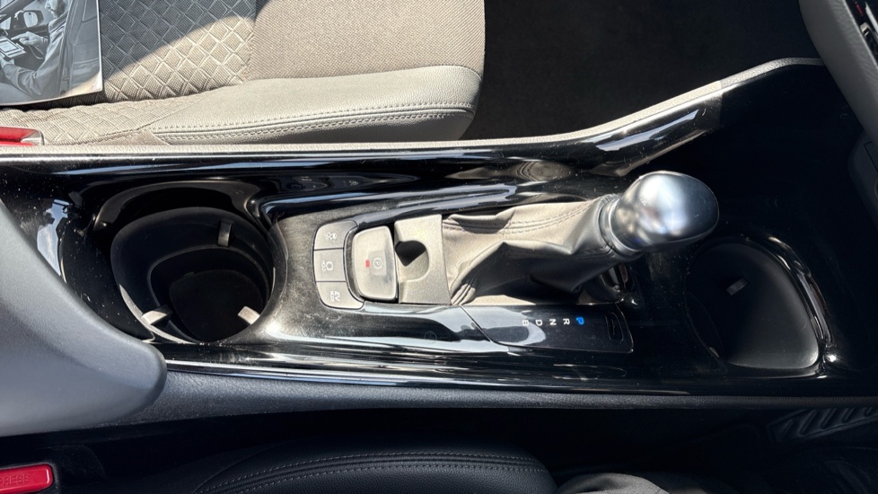 Toyota C-HR 1.8 Hybrid Design 5dr CVT Hybrid Hatchback - Image 38