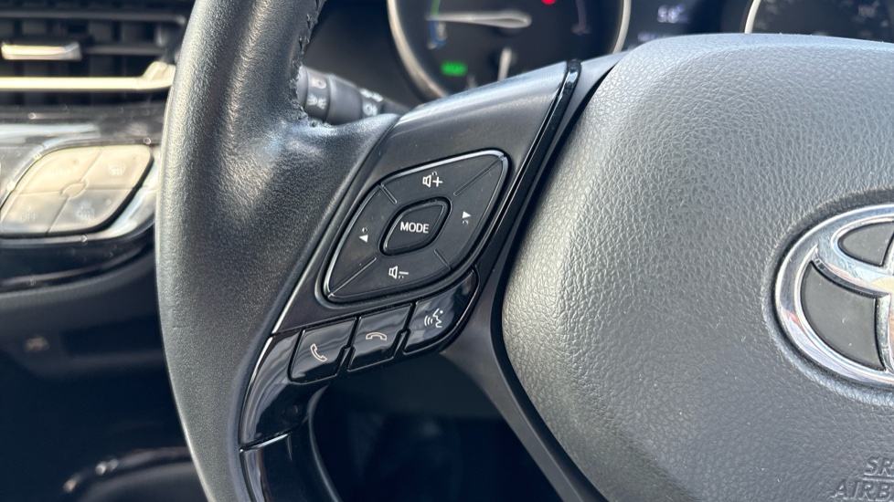 Toyota C-HR 1.8 Hybrid Design 5dr CVT Hybrid Hatchback - Image 42