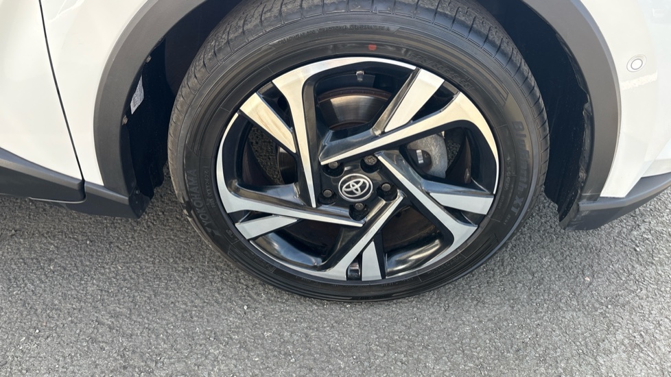 Toyota C-HR 1.8 Hybrid Design 5dr CVT Hybrid Hatchback - Image 51