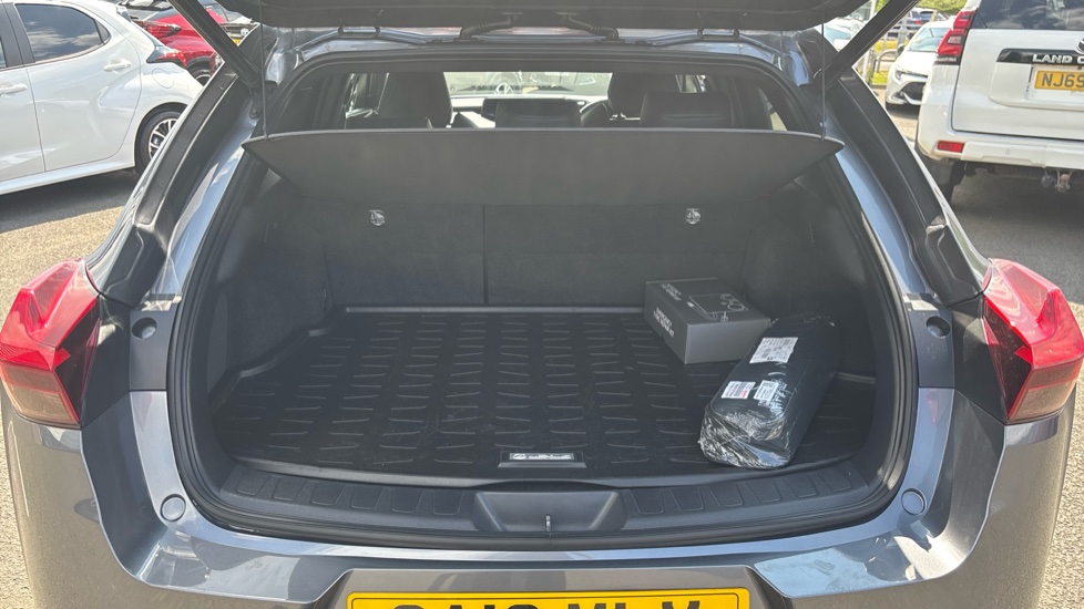 Lexus UX 250h 2.0 F-Sport 5dr CVT [Nav] Hybrid Hatchback - Image 13