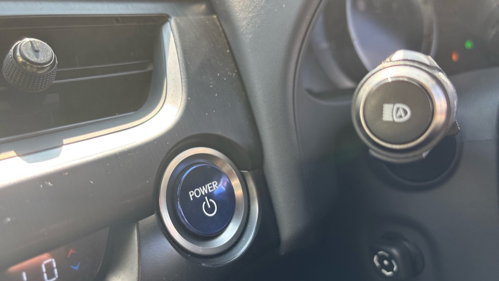 Lexus UX 250h 2.0 F-Sport 5dr CVT [Nav] Hybrid Hatchback - Image 52