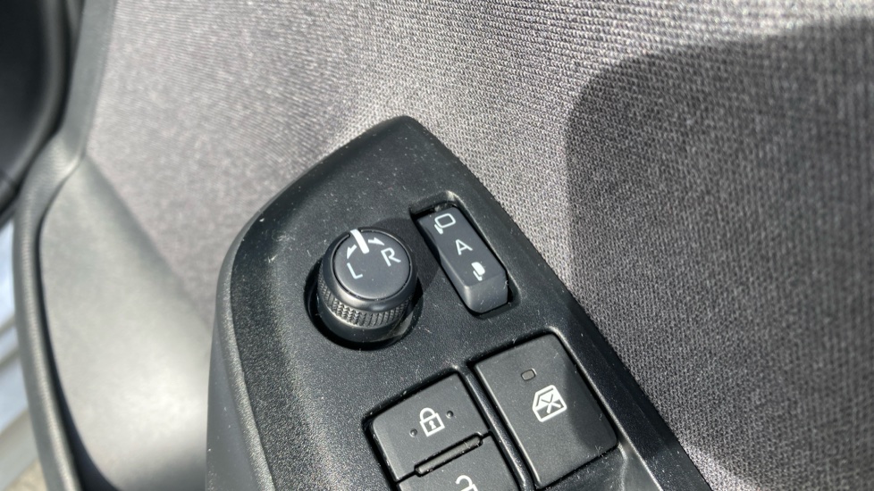 Toyota Yaris 1.5 Hybrid 130 Excel 5dr CVT Hybrid Hatchback - Image 37