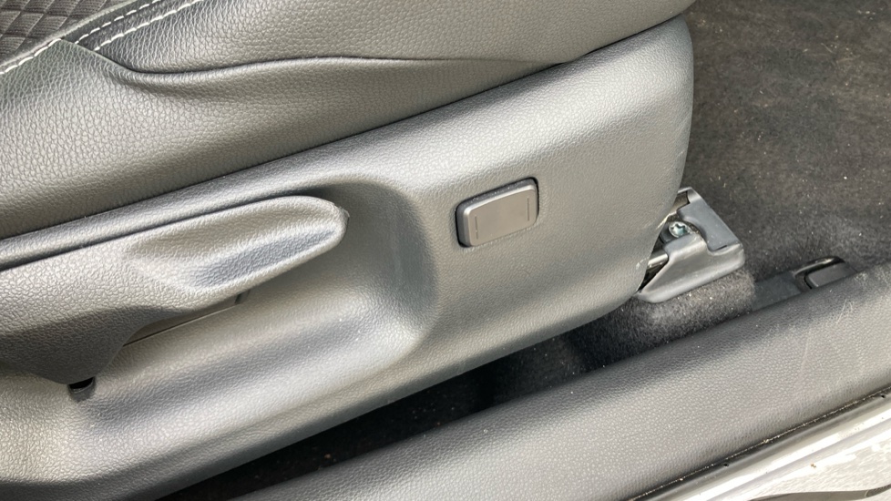 Toyota Yaris 1.5 Hybrid 130 Excel 5dr CVT Hybrid Hatchback - Image 38
