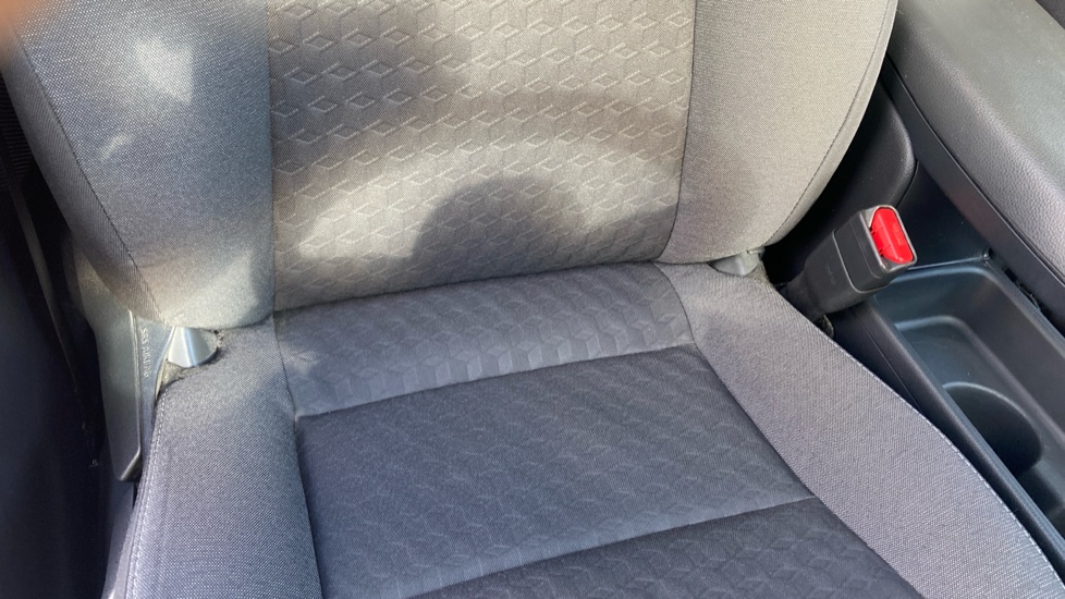 Toyota Yaris 1.5 Hybrid Design 5dr CVT Hybrid Hatchback - Image 14